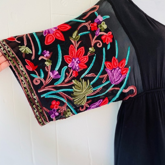 Embroidered Floral Kimono-Sleeved Dress - Picture 2 of 10